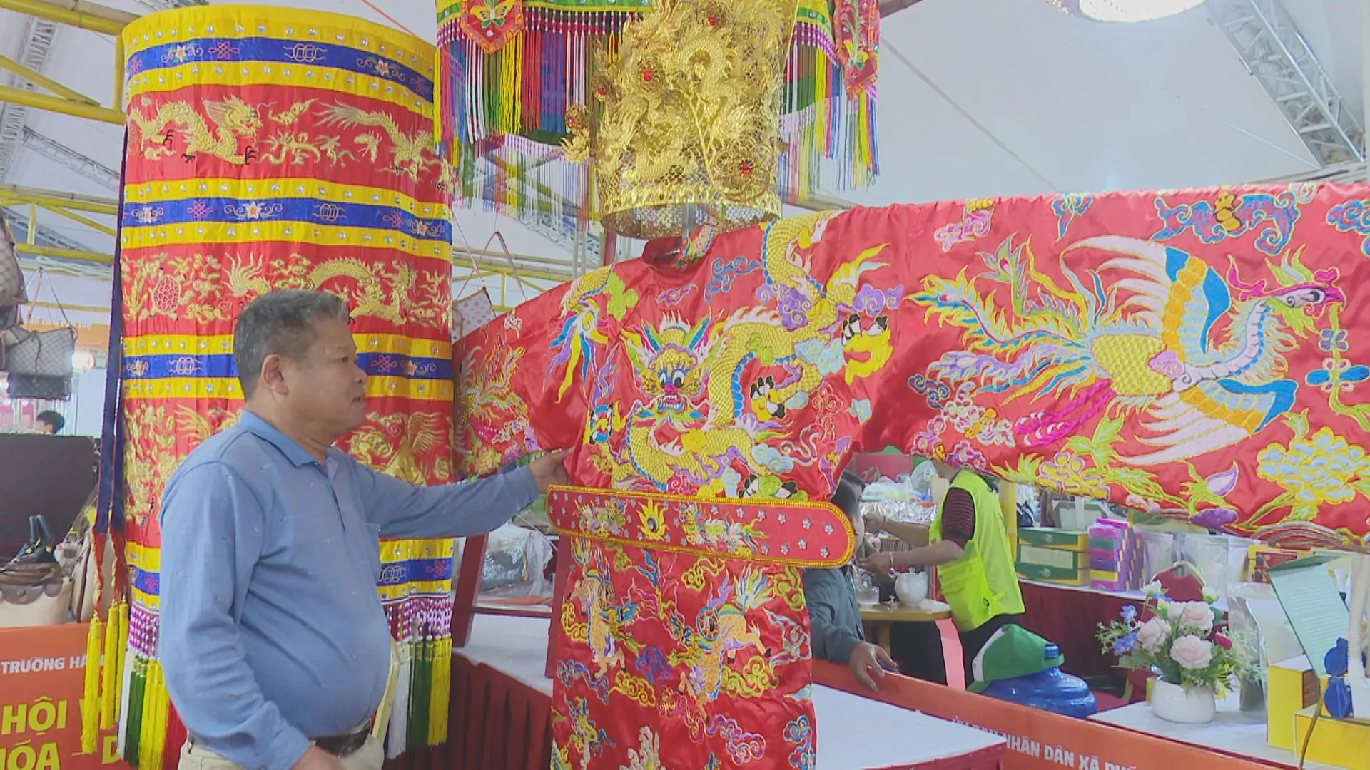 Đa dạng sản phẩm làng nghề quy tụ tại xã Phú Xuyên